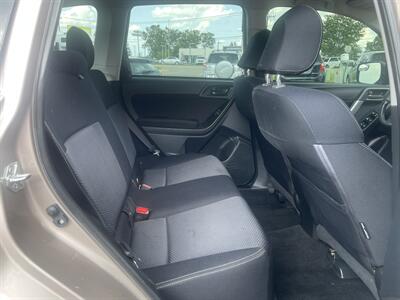 2015 Subaru Forester 2.5i - Photo 10 - East Dundee, IL 60118
