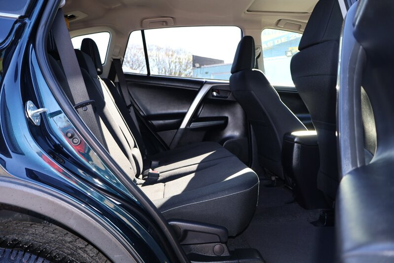 2018 Toyota RAV4 XLE - Photo 13 - Arleta, CA 91331