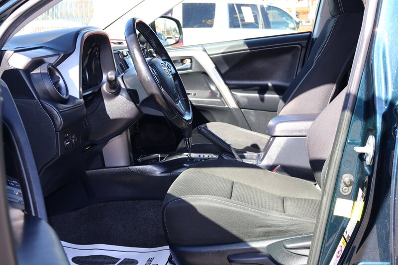 2018 Toyota RAV4 XLE - Photo 7 - Arleta, CA 91331