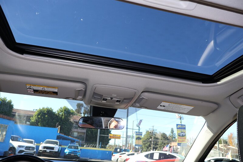 2018 Toyota RAV4 XLE - Photo 12 - Arleta, CA 91331