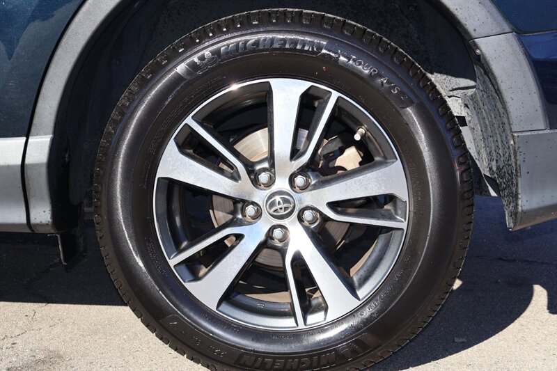 2018 Toyota RAV4 XLE - Photo 15 - Arleta, CA 91331