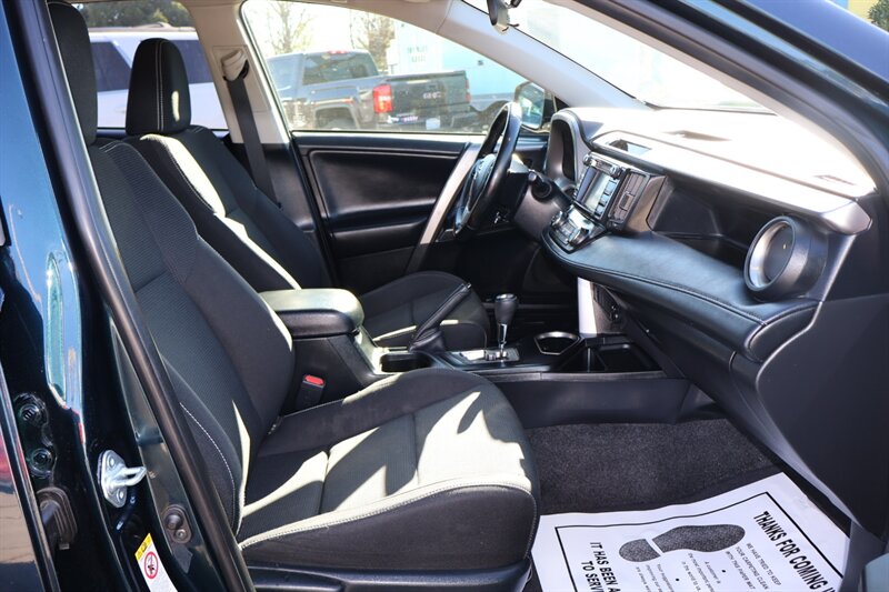 2018 Toyota RAV4 XLE - Photo 14 - Arleta, CA 91331