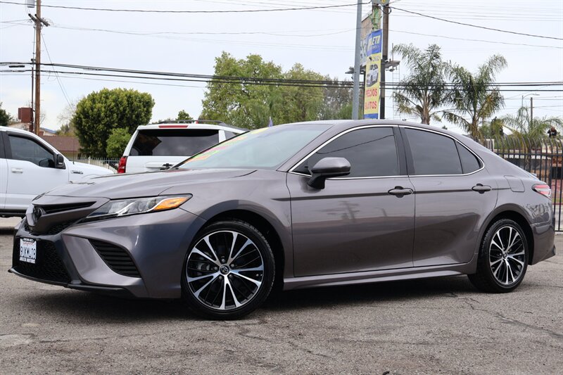 2018 Toyota Camry SE   - Photo 1 - Arleta, CA 91331