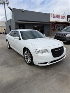 2017 Chrysler 300 Limited - Photo 7 - Phoenix, AZ 85008