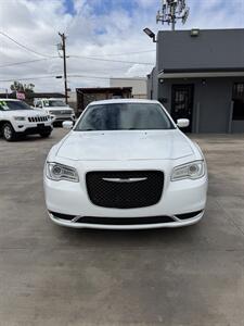 2017 Chrysler 300 Limited - Photo 10 - Phoenix, AZ 85008