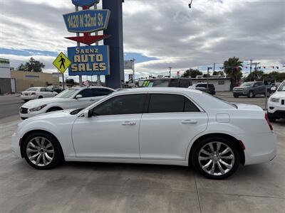 2017 Chrysler 300 Limited - Photo 2 - Phoenix, AZ 85008