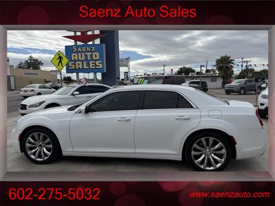 2017 Chrysler 300 Limited - Photo 2 - Phoenix, AZ 85008