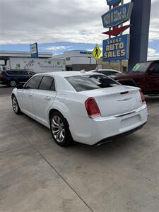 2017 Chrysler 300 Limited - Photo 3 - Phoenix, AZ 85008