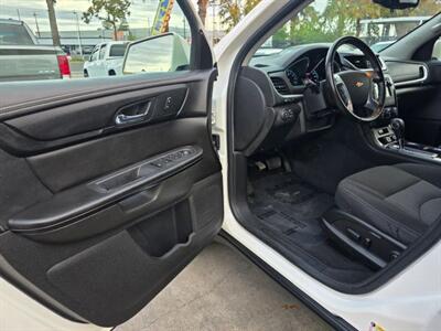 2015 Chevrolet Traverse LT Sport Utility 4D - Photo 11 - Sacramento, CA 95821