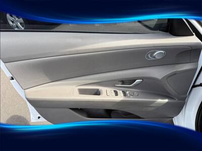 2022 Hyundai ELANTRA SEL   - Photo 18 - Sacramento, CA 95825