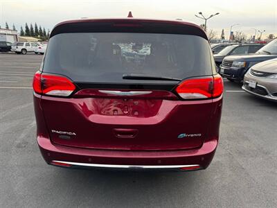 2018 Chrysler Pacifica Hybrid Limited   - Photo 4 - Sacramento, CA 95825