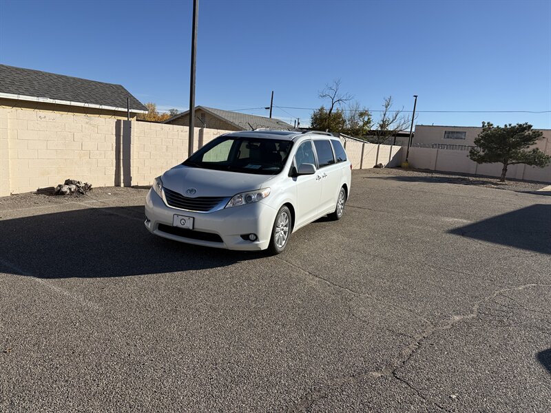 2015 Toyota Sienna XLE Premium 7-Passenger  