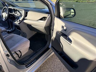 2020 Toyota Sienna LE 7-Passenger   - Photo 23 - Albuquerque, NM 87107
