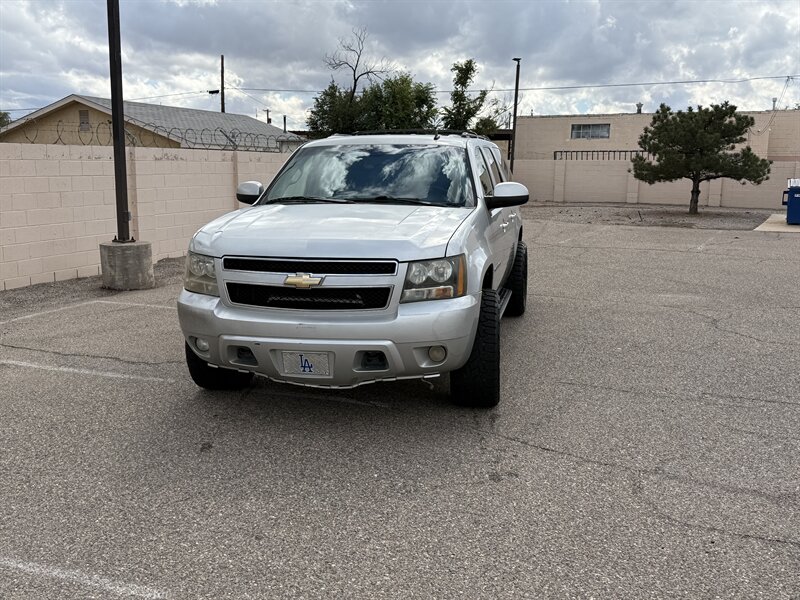 2010 Chevrolet Suburban LT   - Photo 1 - Albuquerque, NM 87107