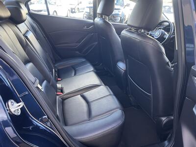 2018 Mazda Mazda3 Touring   - Photo 15 - Peabody, MA 01960