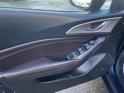 2018 Mazda Mazda3 Touring   - Photo 9 - Peabody, MA 01960