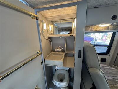 2002 Winnebago Rialta 22QD - Photo 31 - Brea, CA 92822