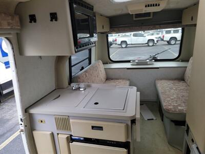 2002 Winnebago Rialta 22QD   - Photo 13 - Brea, CA 92822