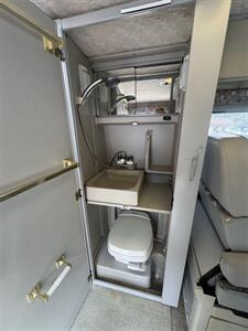 2002 Winnebago Rialta 22QD   - Photo 60 - Brea, CA 92822