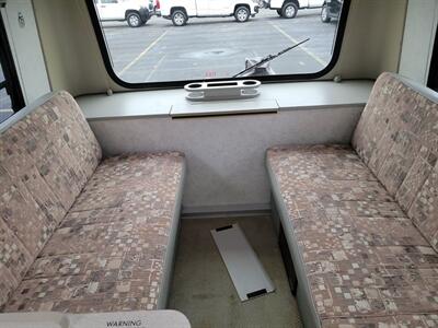 2002 Winnebago Rialta 22QD   - Photo 19 - Brea, CA 92822