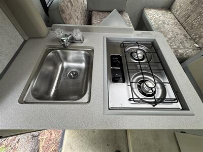 2002 Winnebago Rialta 22QD   - Photo 8 - Brea, CA 92822