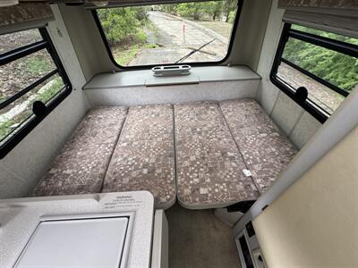 2002 Winnebago Rialta 22QD   - Photo 5 - Brea, CA 92822