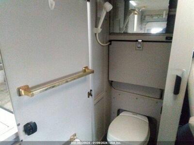 2002 Winnebago Rialta camper van - Photo 33 - Brea, CA 92822