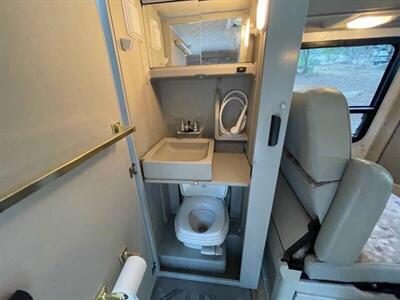 2002 Winnebago Rialta camper van - Photo 16 - Brea, CA 92822