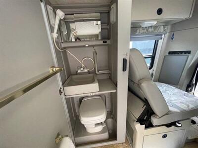 2002 Winnebago Rialta camper van - Photo 28 - Brea, CA 92822