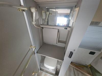 2002 Winnebago Rialta camper van - Photo 47 - Brea, CA 92822