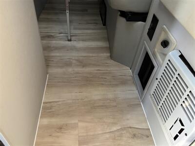 2002 Winnebago Rialta camper van - Photo 95 - Brea, CA 92822