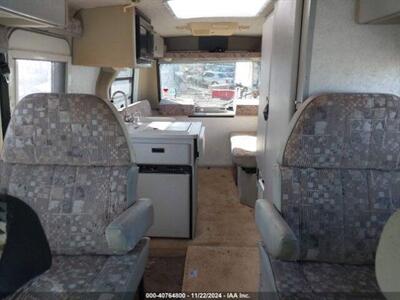 2002 Winnebago Rialta camper van - Photo 32 - Brea, CA 92822