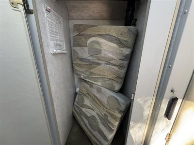 2002 Winnebago Rialta camper van - Photo 90 - Brea, CA 92822