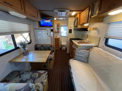 2002 Winnebago Vista 21B Rialta - Photo 10 - Brea, CA 92822
