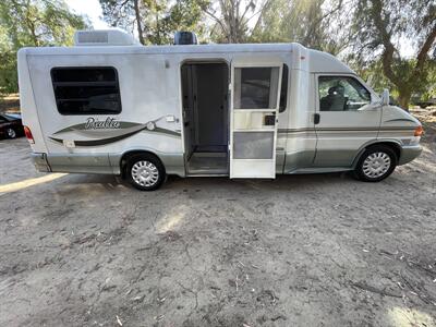 2002 Winnebago Rialta 22QD   - Photo 11 - Brea, CA 92822