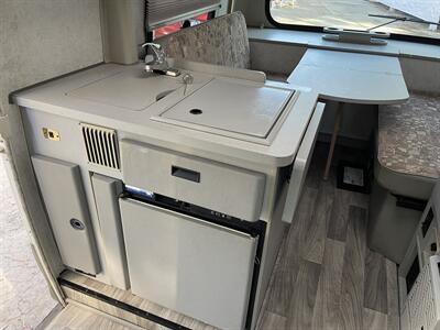 2002 Winnebago Rialta 22QD   - Photo 9 - Brea, CA 92822