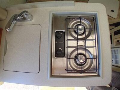 2002 Winnebago Rialta 22QD   - Photo 23 - Brea, CA 92822