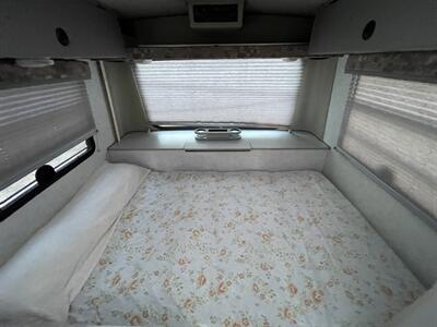 2002 Winnebago Rialta 22QD   - Photo 4 - Brea, CA 92822