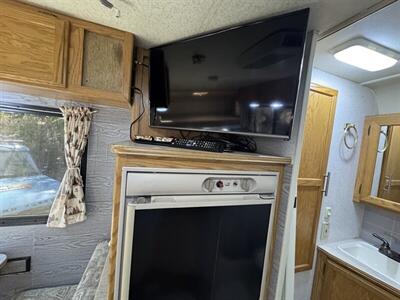 2002 Winnebago VISTA 21B Rialta - Photo 17 - Brea, CA 92822