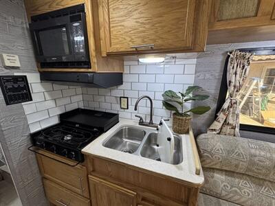 2002 Winnebago VISTA 21B Rialta - Photo 37 - Brea, CA 92822