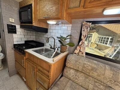 2002 Winnebago VISTA 21B Rialta - Photo 12 - Brea, CA 92822