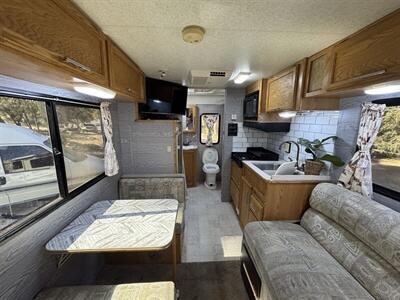 2002 Winnebago VISTA 21B Rialta - Photo 5 - Brea, CA 92822