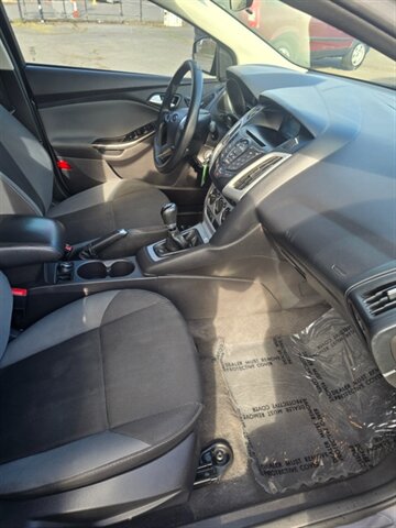 2014 Ford Focus SE - Photo 10 - Salem, OR 97302