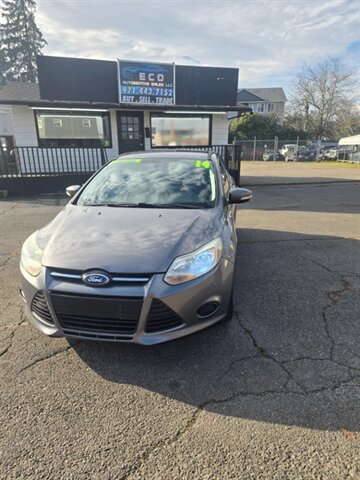 2014 Ford Focus SE - Photo 2 - Salem, OR 97302