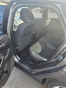 2014 Ford Focus SE - Photo 6 - Salem, OR 97302