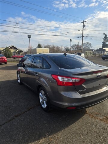 2014 Ford Focus SE - Photo 5 - Salem, OR 97302