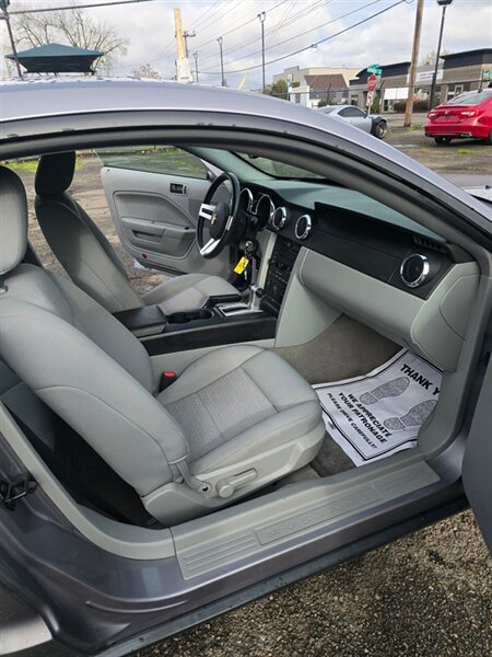 2006 Ford Mustang V6 Standard - Photo 12 - Salem, OR 97302