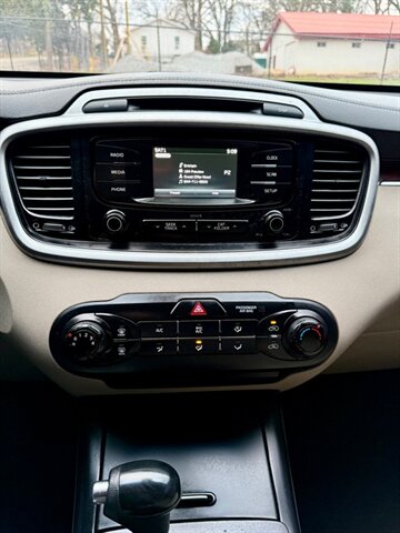 2017 Kia Sorento LX - Photo 12 - Gainesville, GA 30501
