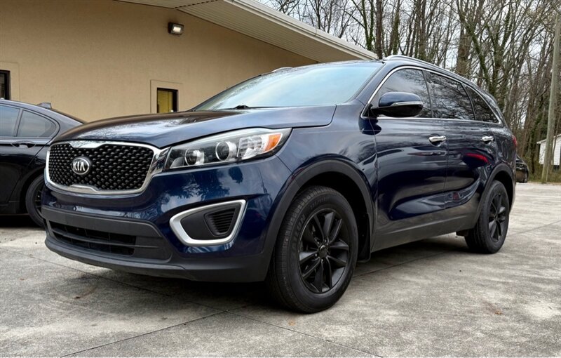 2017 Kia Sorento LX - Photo 4 - Gainesville, GA 30501