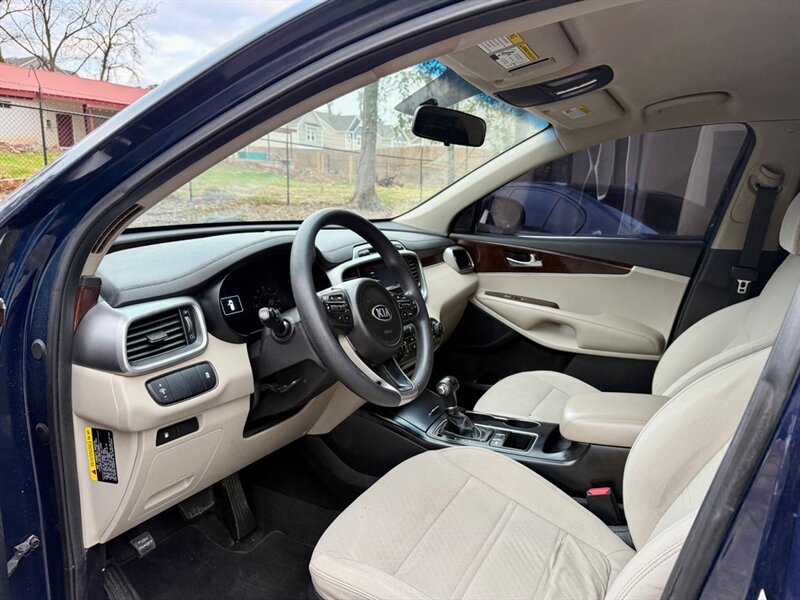 2017 Kia Sorento LX - Photo 6 - Gainesville, GA 30501